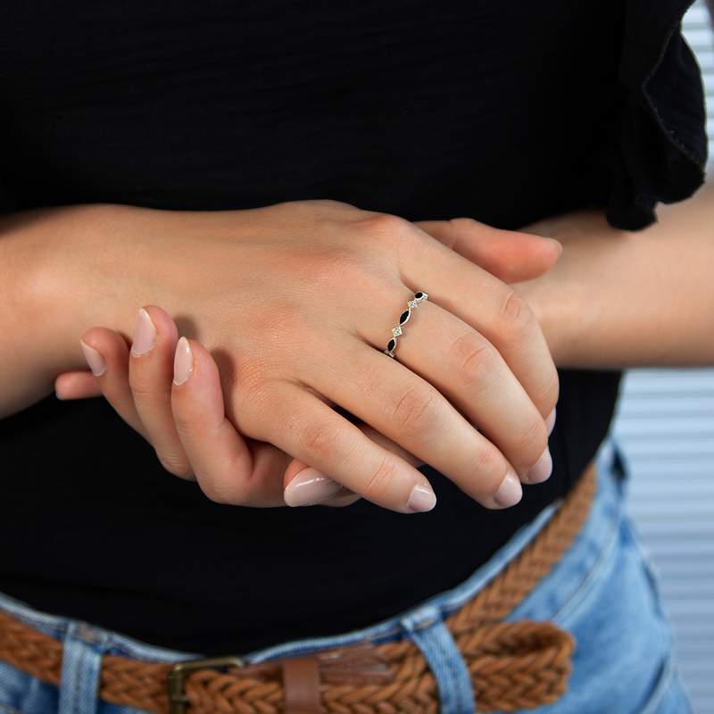 Bague argent 925 perlée zirconias et laque noire - vue porté 1