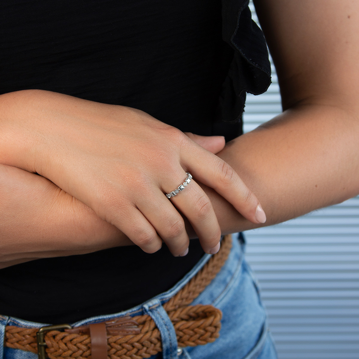 Bague argent 925 perlée zirconias, motif losange et carré - vue porté 1