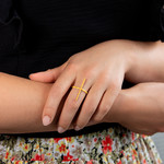 Bague plaqué or jaune, motif barre - vue porté 1