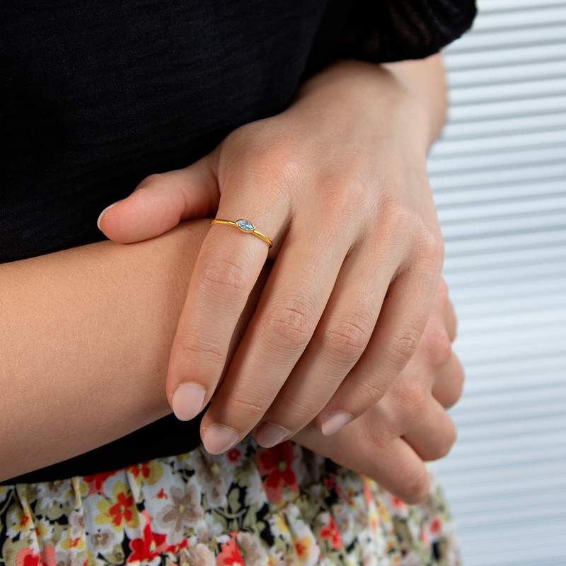 Geelgouden ring met imitatiesteen - vue porté 1