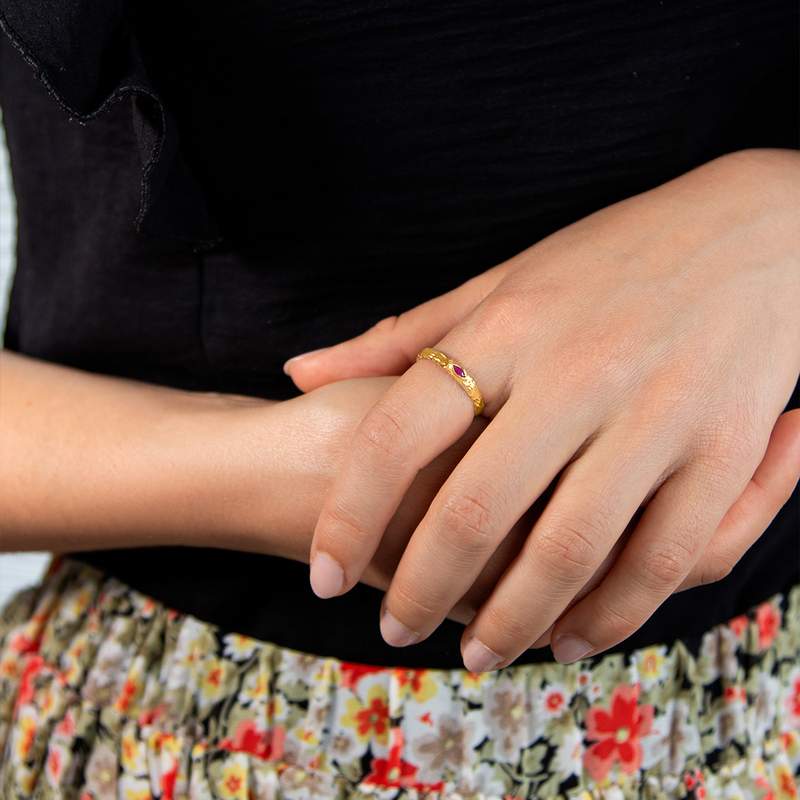 Yellow gold-plated ring hammered with red imitation stone - view worn 1