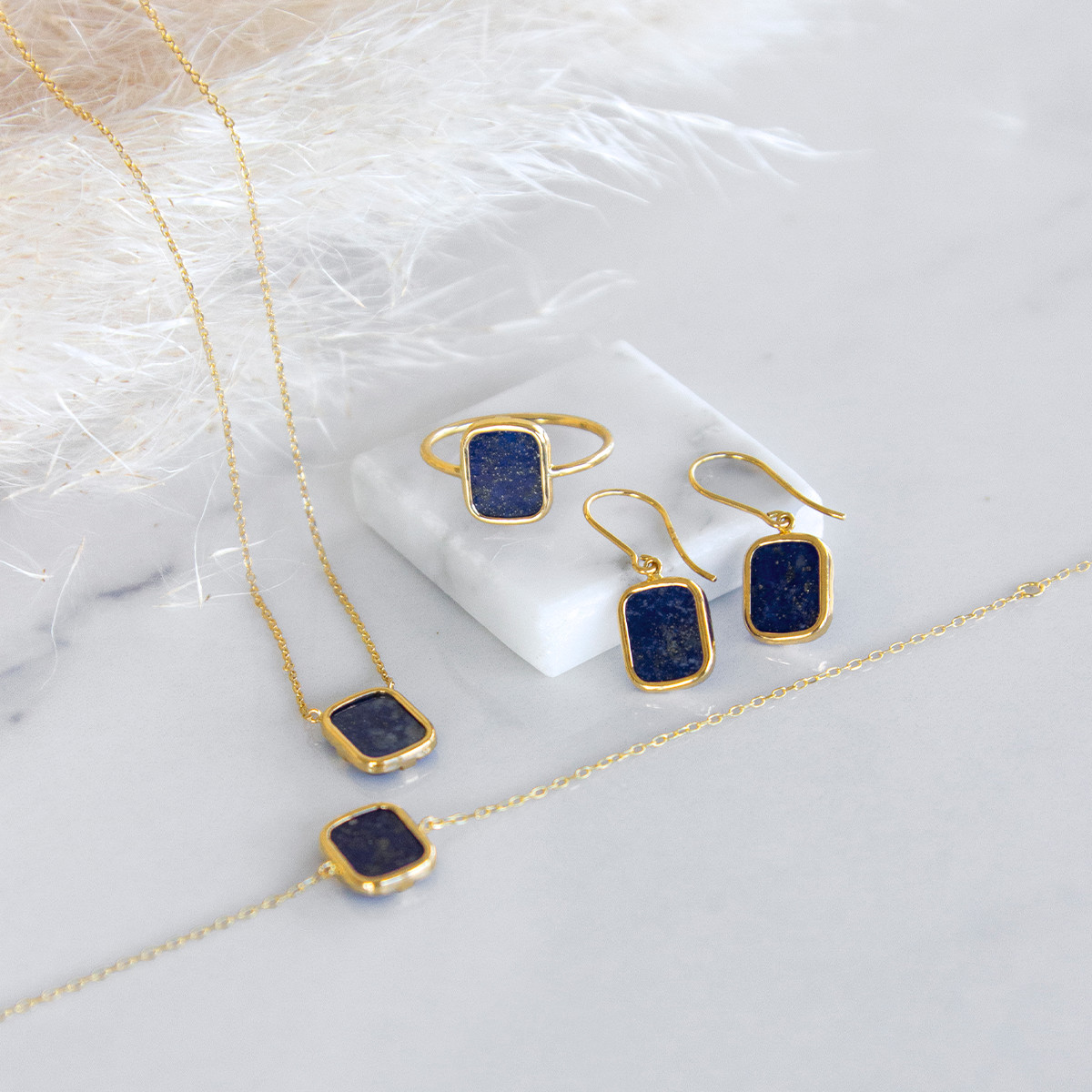750 yellow gold, rectangular lapis lazulis pendant earrings. - view D2