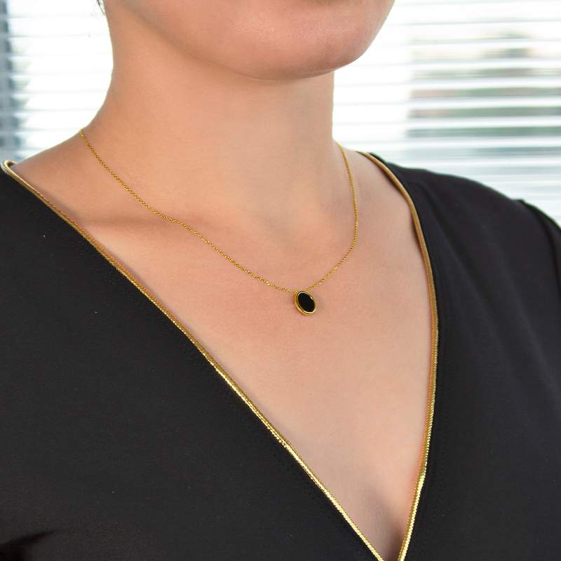 Collier or 750 jaune onyx ovale 45 cm - vue porté 1