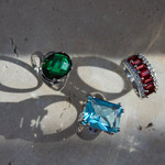 925 zilveren ring met groene synthetische steen en zirkonia's - bekijk D1