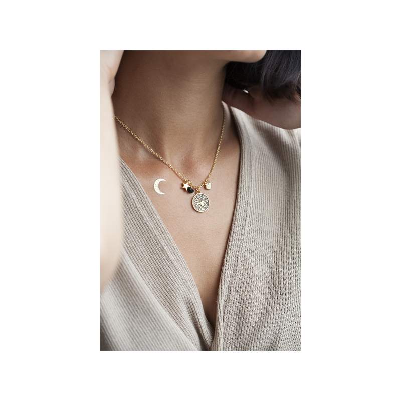 Collier laiton dore lion - vue porté 2