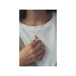 Collier laiton rhodié scorpion - vue porté 2