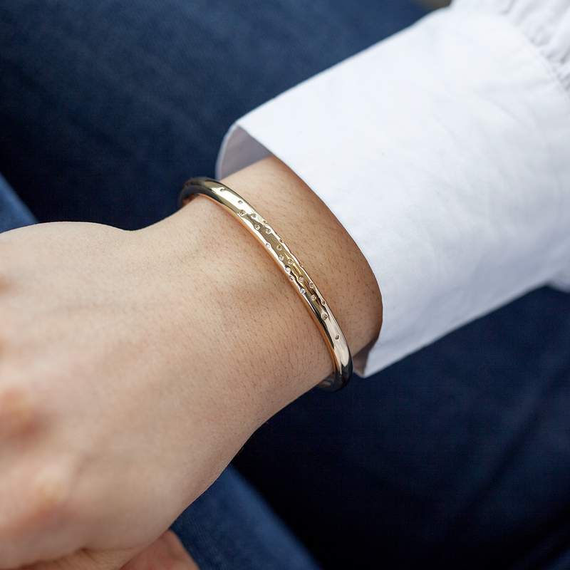 Bracelet plaqué or jaune zirconias 58 mm - vue porté 1