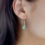 Créoles plaqué or jaune quartzites verts 25 mm - vue porté 1