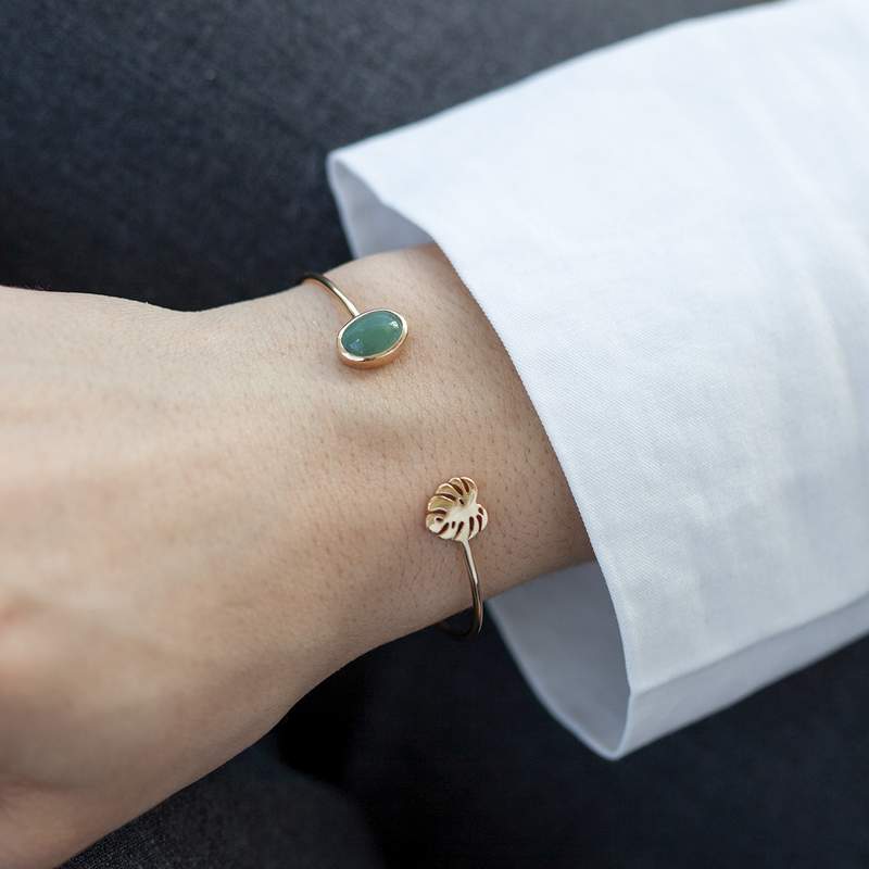 Yellow gold-plated aventurine bracelet, leaf motif. Diameter 58 mm. - view worn 1