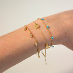 Bracelet plaqué or jaune, motif feuille zirconias 18 cm - vue porté 2