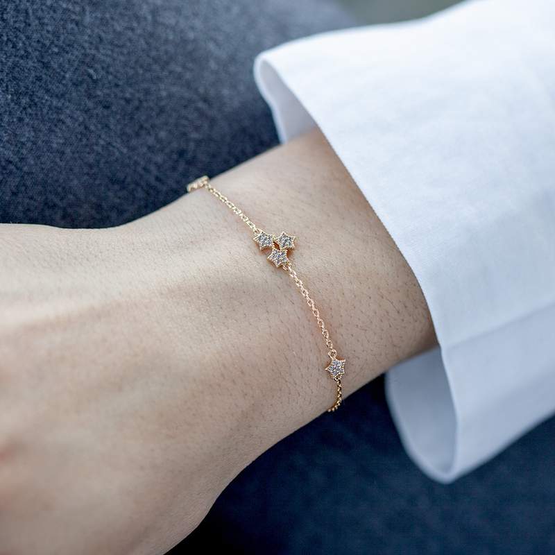 Bracelet plaqué or jaune motif étoile zirconias 18 cm - vue porté 1