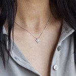 Collier argent 925, motif losange perlé 45 cm - vue porté 1