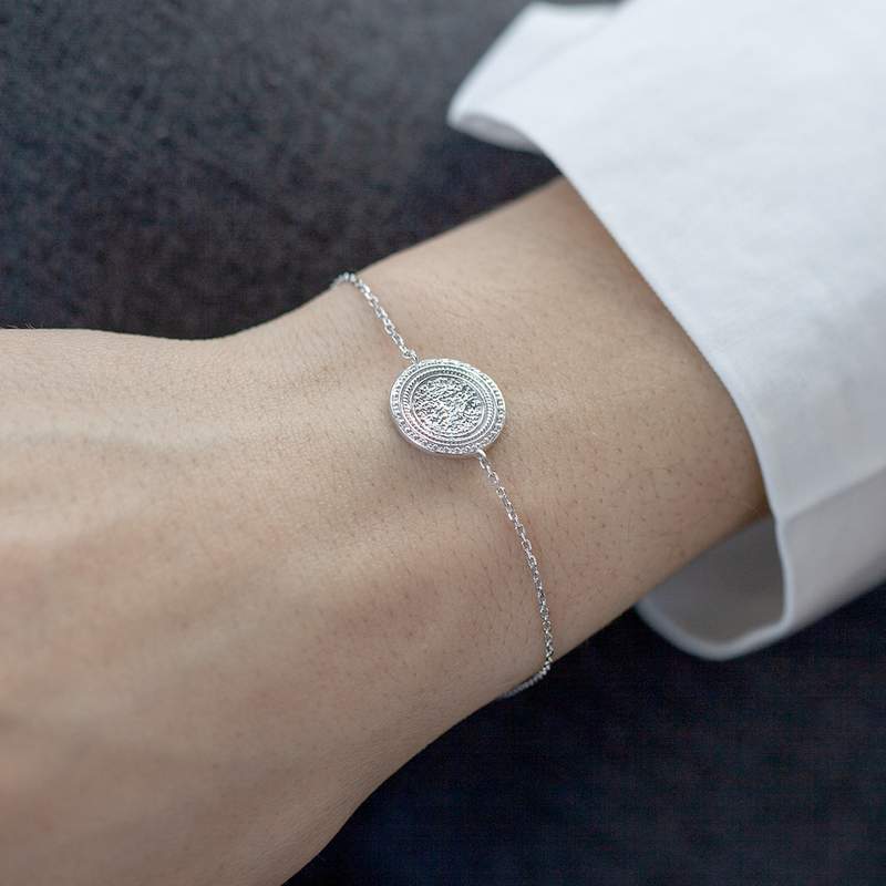 Bracelet argent 925, médaille perlée 18 cm - vue porté 1