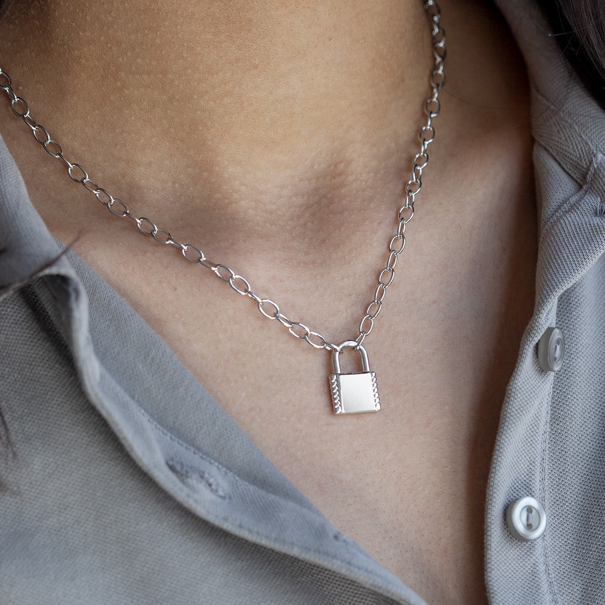 Collier argent 925, motif cadenas 45 cm - vue porté 1