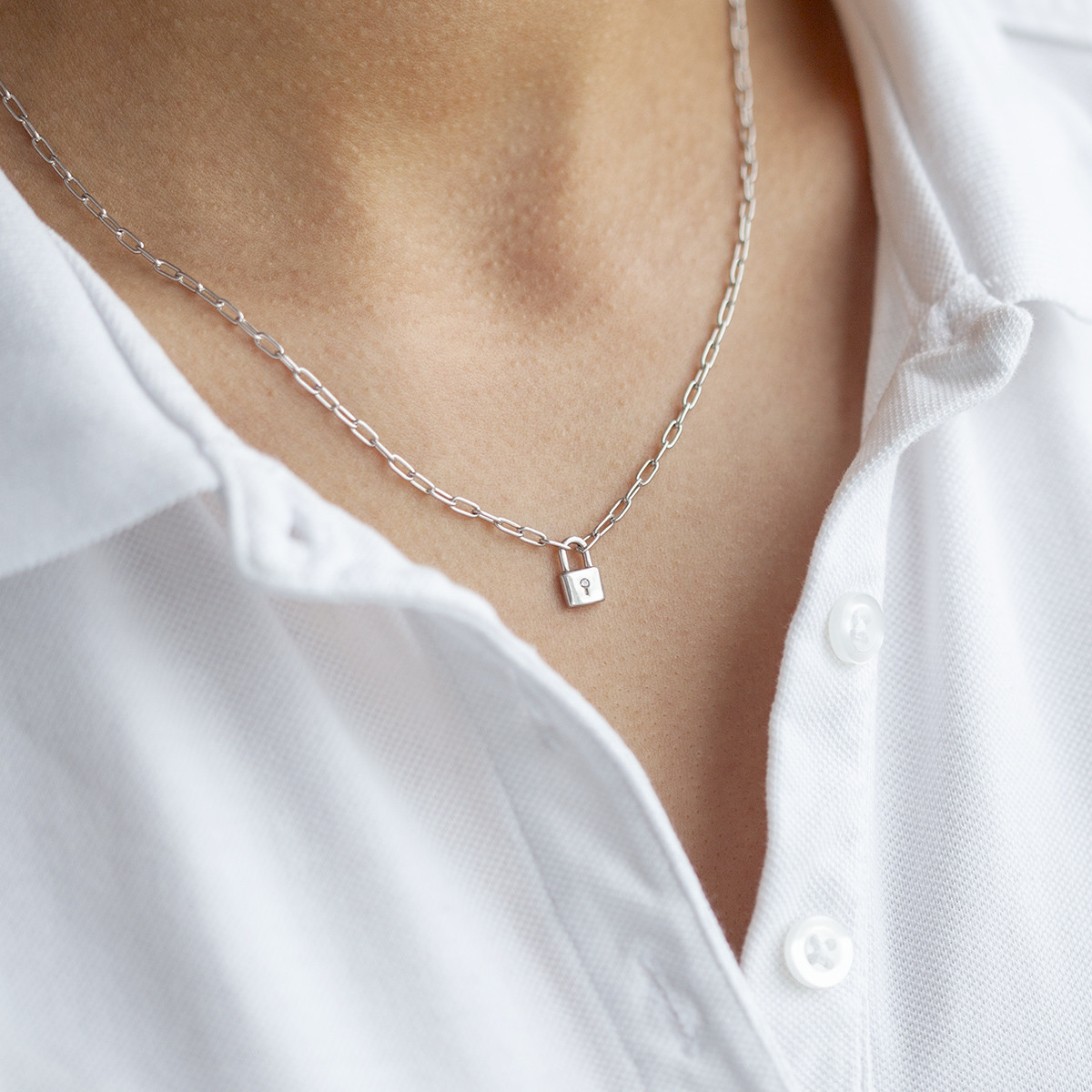 Collier argent 925, motif cadenas zirconias 45 cm - vue porté 1