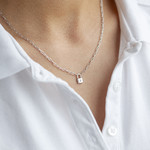 Collier argent 925, motif cadenas zirconias 45 cm - vue porté 1