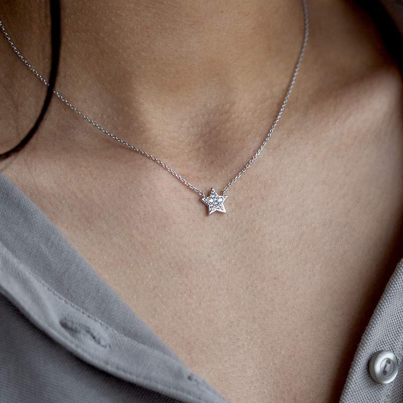 Collier argent 925, motif étoile zirconias 45 cm - vue porté 1