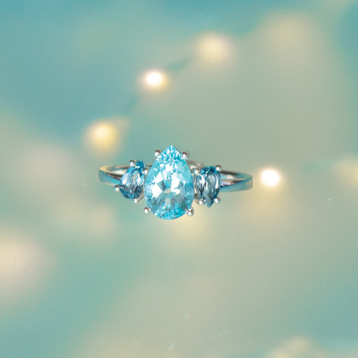 375 white gold ring with 1.65 carat drop-shaped treated topazes - view D1