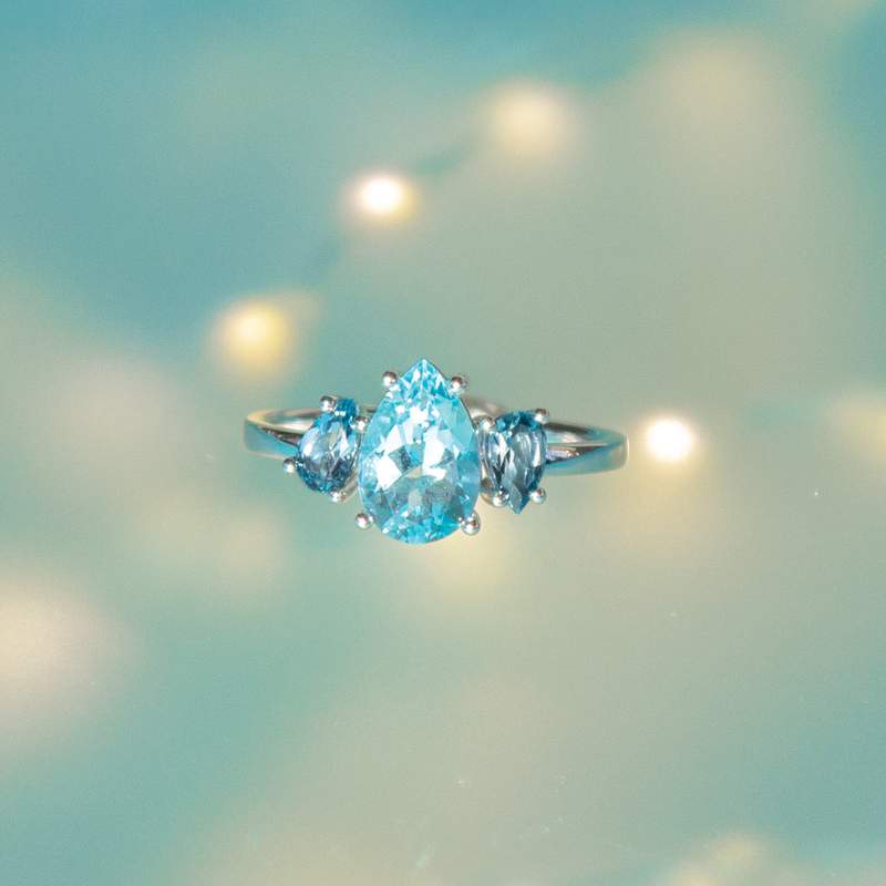 Bague or blanc 375 topazes traitées forme goutte 1.65 carat - vue D1