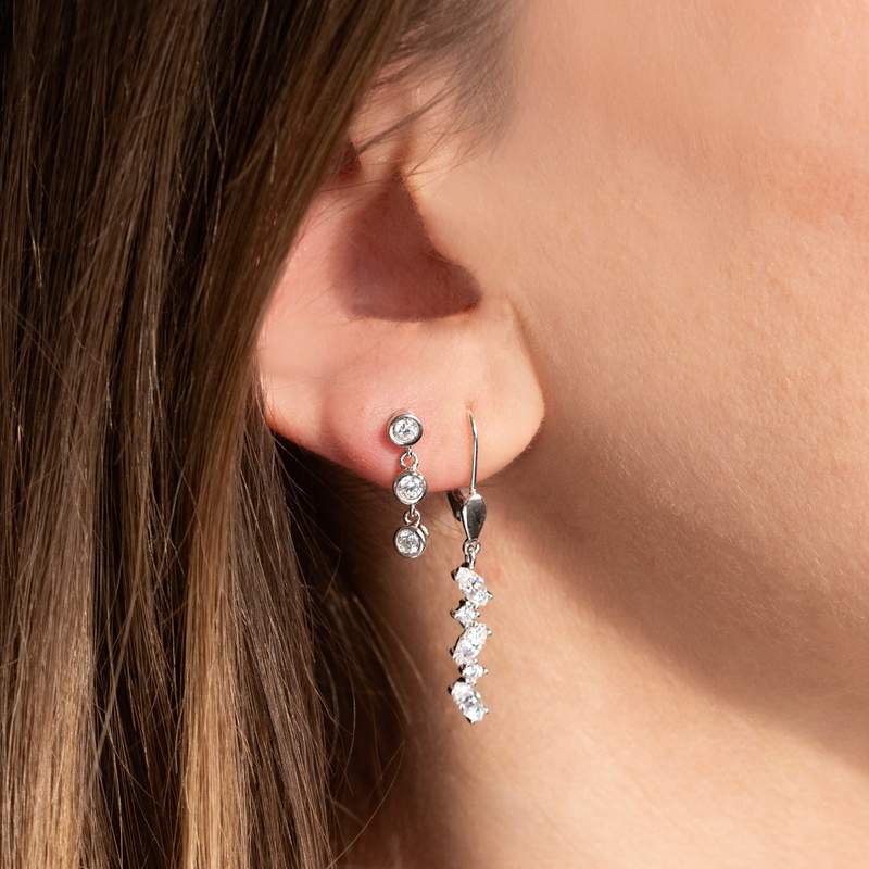 Boucles d'oreilles pendants argent 925 zirconias - vue porté 1