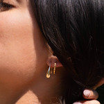 Boucles d'oreilles plaqué or jaune, zirconias. - vue porté 1