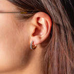 Créoles plaqué or jaune, zirconias. 15 mm. - vue porté 1