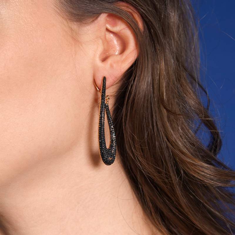 Boucles d'oreilles pendants argent 925 rose et ruthénium noir, zirconias noirs - vue porté 1
