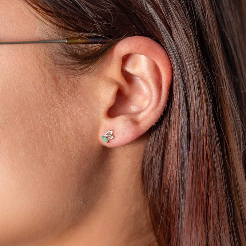 Boucles d'oreille or 375 jaune emeraudes - vue porté 1