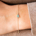 Bracelet or 375 jaune 2 tons émeraude et diamant 18cm avec anneau de raccourcissement 16cm - vue porté 1