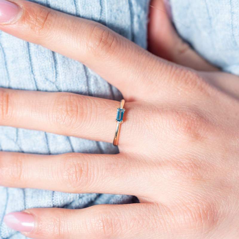 Gouden ring 375 gele topaas blauw behandeld - gedragen 1 bekijken