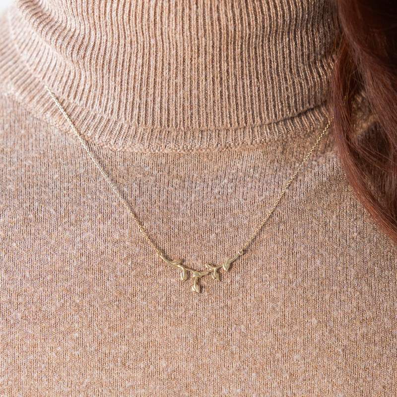 Collier or 375 jaune 45 cm - vue porté 2