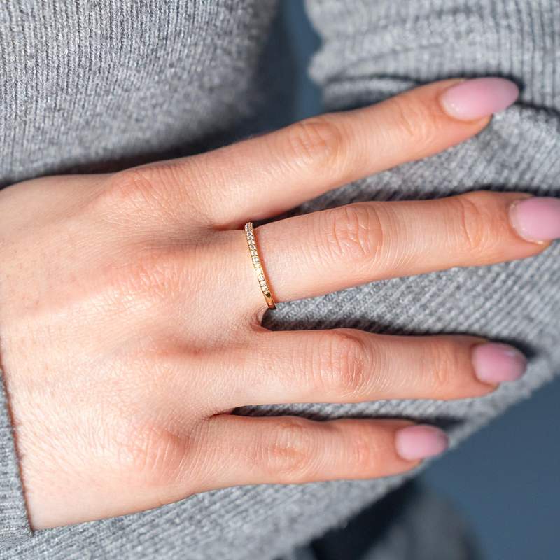 Bague plaqué or jaune zirconias - vue porté 1