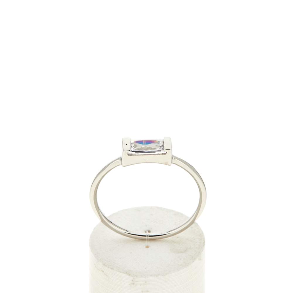 Zilveren ring met zirkonia's - aanzicht 1