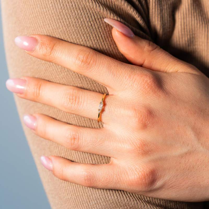 Bague plaqué or jaune zirconias - vue porté 1