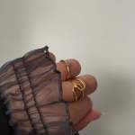 Bague plaqué or jaune zirconias blancs - vue porté 3