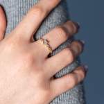 Bague plaqué or jaune zirconias blancs - vue porté 1