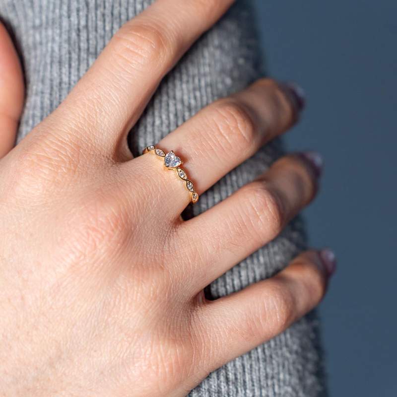 Bague plaqué or jaune zirconias blancs - vue porté 1