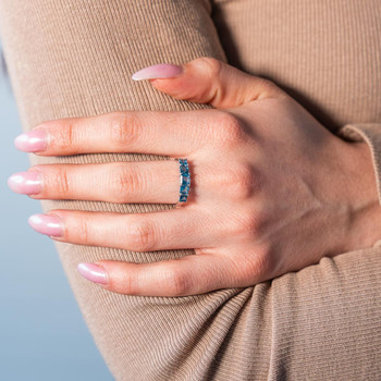 Bague or 375 blanc topazes bleues traitées
