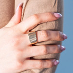 Bague or 375 jaune - vue porté 1