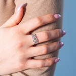 Bague or 375 blanc diamants - vue porté 1