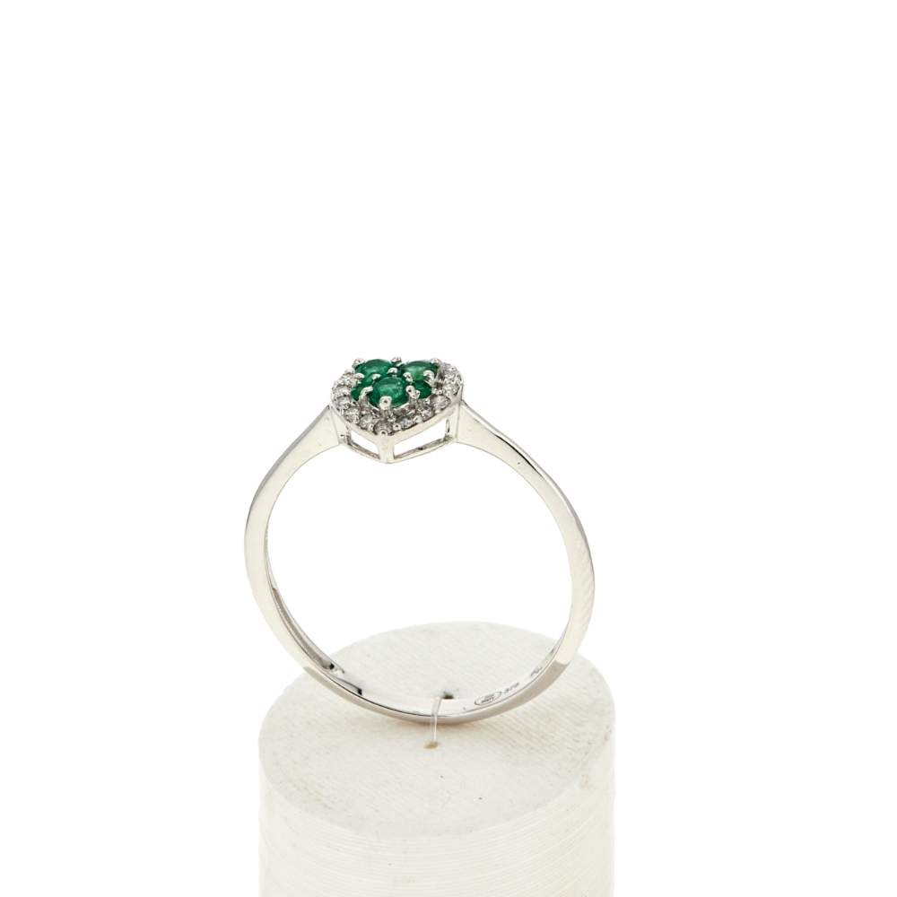 Bague or 375 blanc émeraudes diamants motif coeur - vue 2