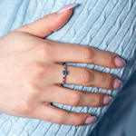 Bague or 375 blanc saphirs - vue porté 1