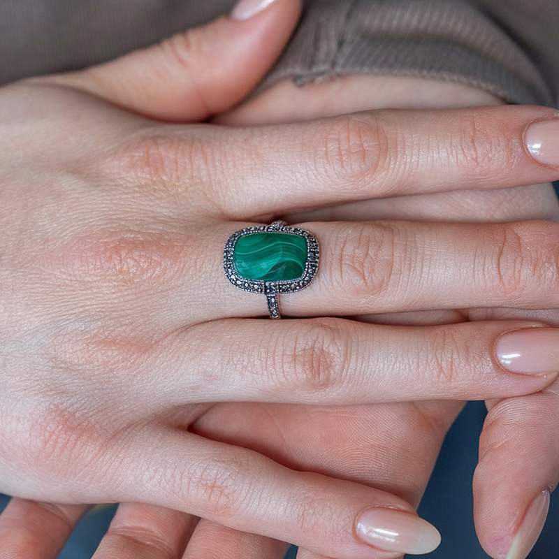 Bague argent malachites marcassites et ziconias - vue porté 1