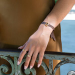 Bague or recyclé 750 jaune boucle et diamant - vue porté 1