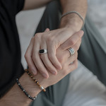 Bague argent 925 écailles spinelles noires rectangulaire - vue porté 1