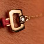 Armband met gesp, ketting van 750 geelgoud met diamant en roze koord, 18 cm - foto 2 (gedragen)