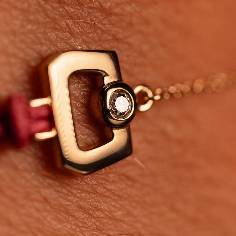 Armband met gesp, ketting van 750 geelgoud met diamant en roze koord, 18 cm - foto 2 (gedragen)