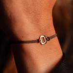 Bracelet boucle or 750 jaune double cordon chocolat 18cm - vue porté 1