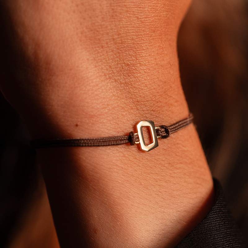 Bracelet boucle or 750 jaune double cordon chocolat 18cm - vue porté 1