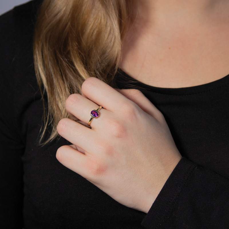 Bague or 375 jaune améthyste - vue porté 1